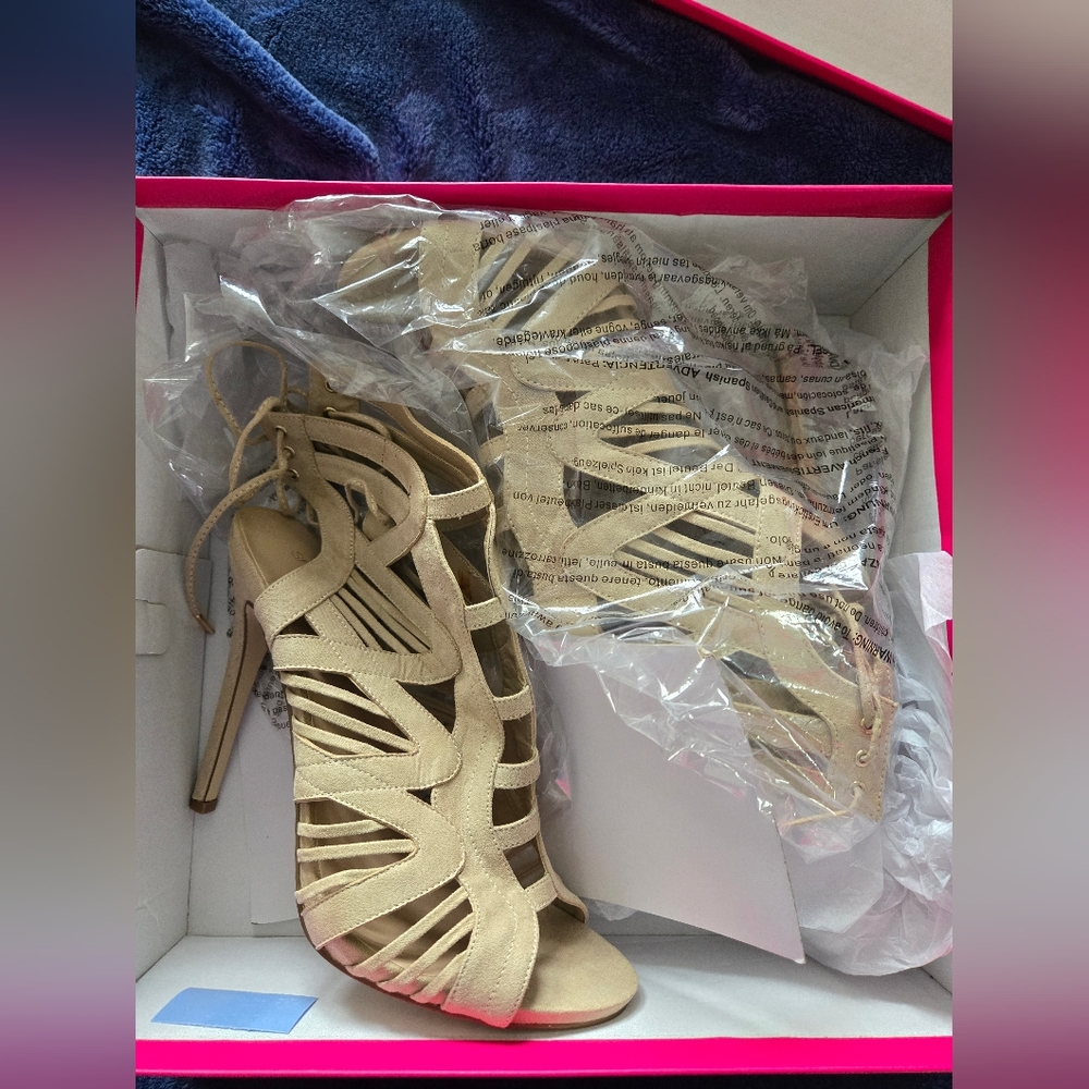 NEVER WORN Size 12 (fits like an 11) womens dress sandals Paige white